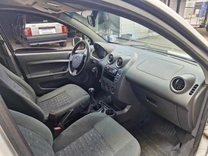 FIESTA 1.6 MPI 8V GASOLINA 4P MANUAL - 2003 - CAXIAS DO SUL