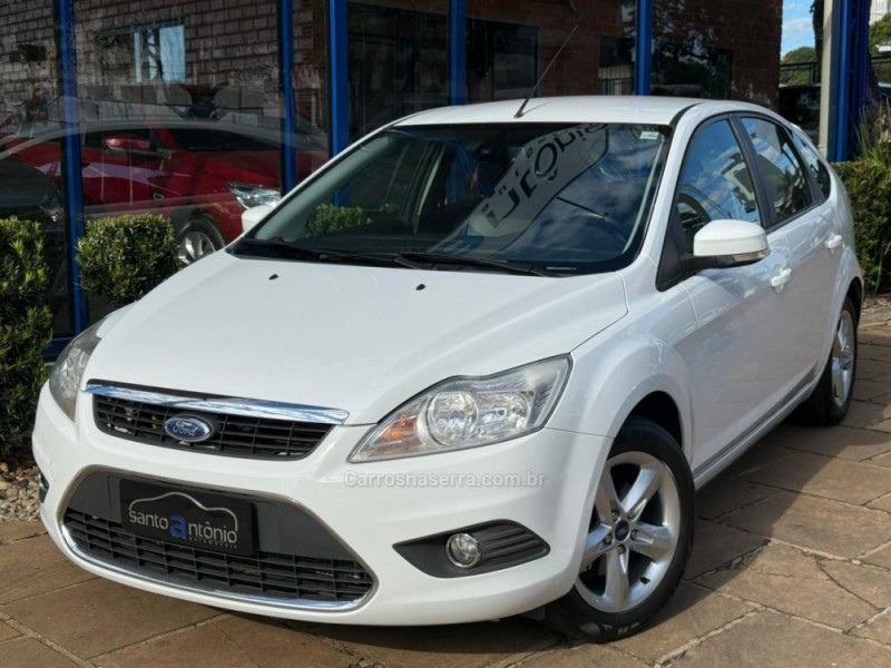 FOCUS 2.0 GLX 16V GASOLINA 4P MANUAL - 2011 - LAGOA VERMELHA