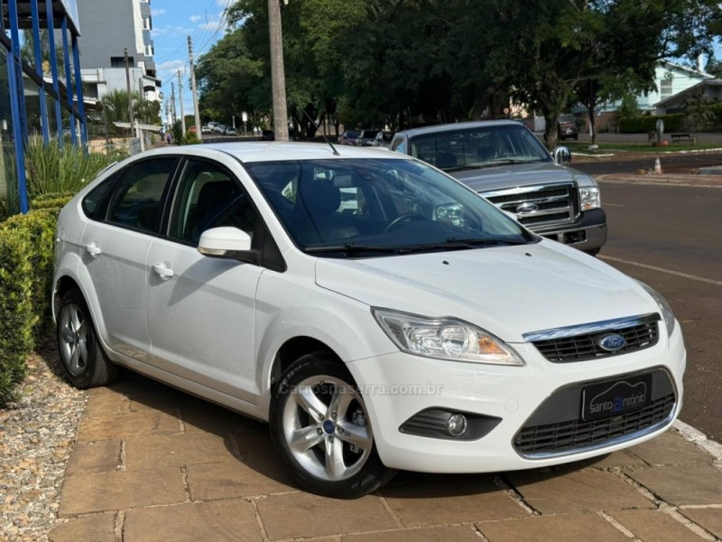 FOCUS 2.0 GLX 16V GASOLINA 4P MANUAL - 2011 - LAGOA VERMELHA