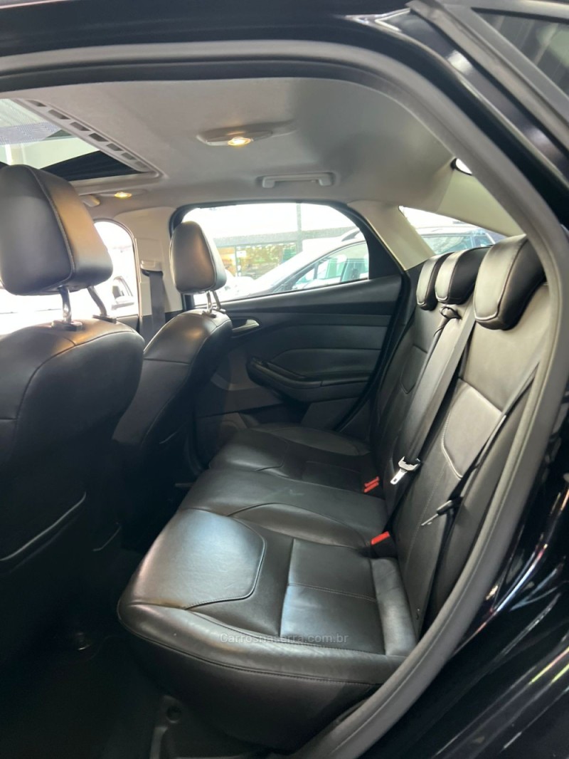 FOCUS 2.0 TITANIUM PLUS FASTBACK 16V FLEX 4P AUTOMÁTICO - 2016 - PASSO FUNDO