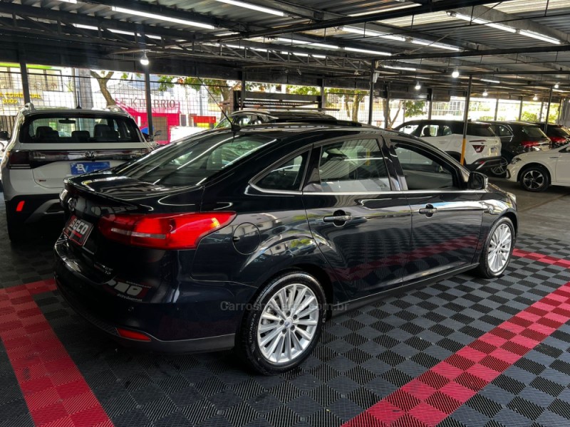 FOCUS 2.0 TITANIUM PLUS FASTBACK 16V FLEX 4P AUTOMÁTICO - 2016 - PASSO FUNDO