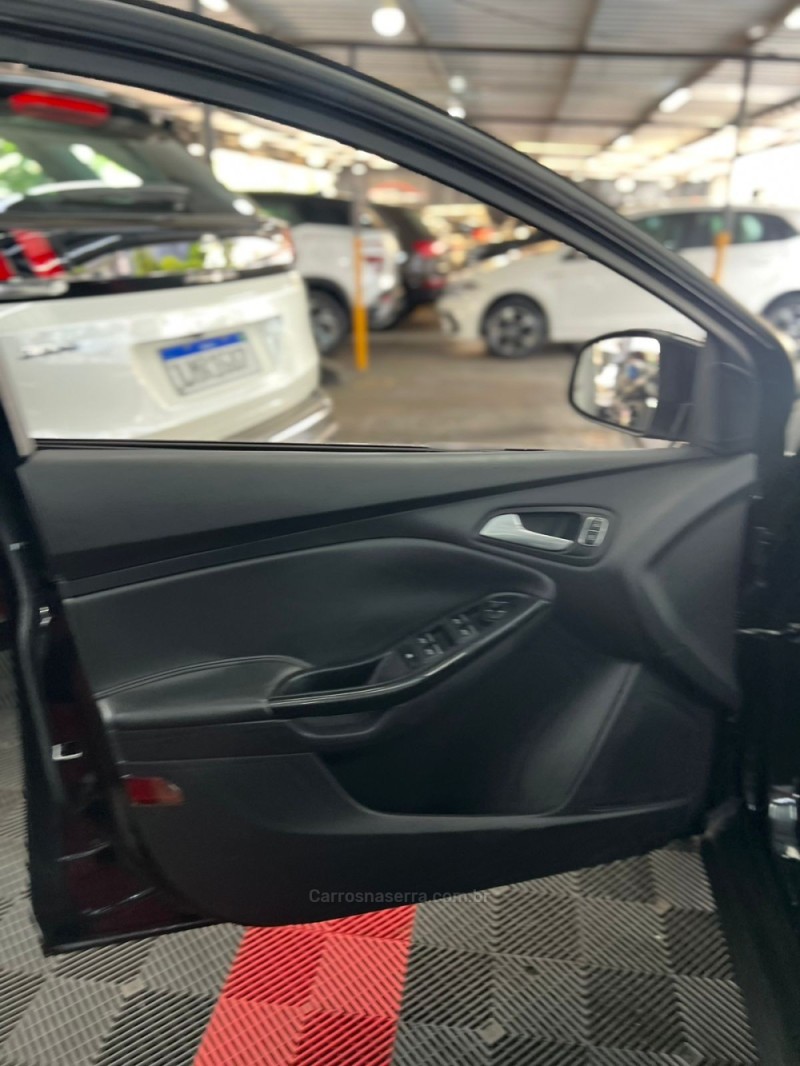 FOCUS 2.0 TITANIUM PLUS FASTBACK 16V FLEX 4P AUTOMÁTICO - 2016 - PASSO FUNDO