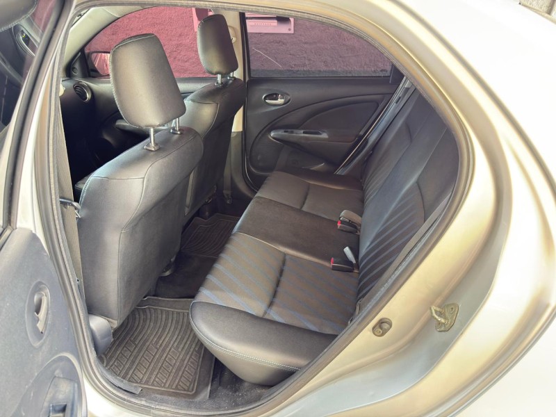 ETIOS 1.5 XS SEDAN 16V FLEX 4P MANUAL - 2014 - FARROUPILHA