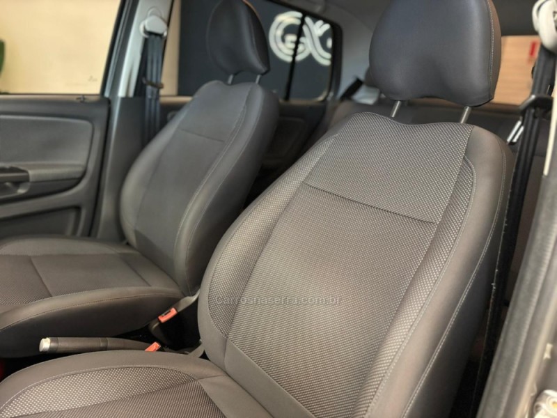 FOX 1.0 MI 8V FLEX 4P MANUAL - 2012 - CARLOS BARBOSA