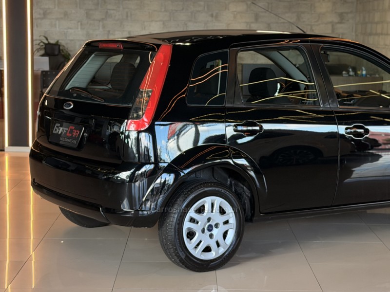 FIESTA 1.0 MPI 8V GASOLINA 4P MANUAL - 2011 - DOIS IRMãOS