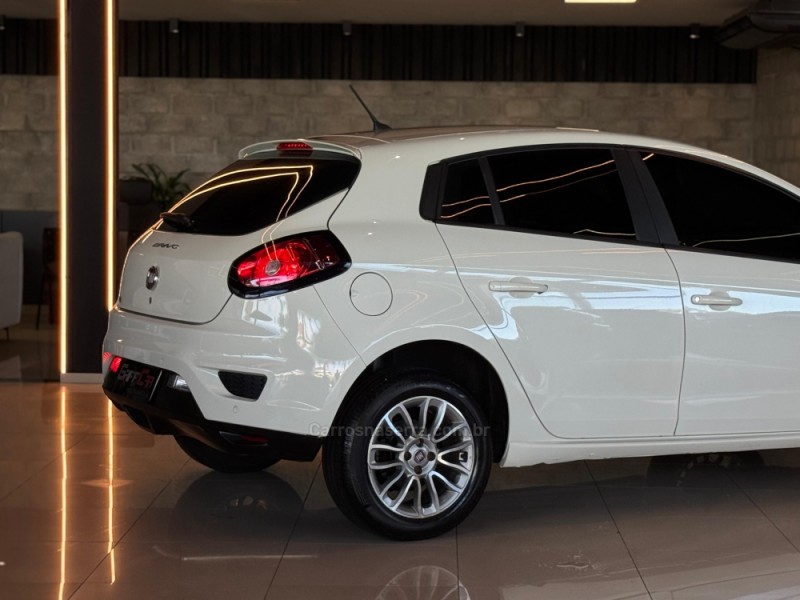 BRAVO 1.8 ESSENCE 16V FLEX 4P MANUAL - 2016 - DOIS IRMãOS