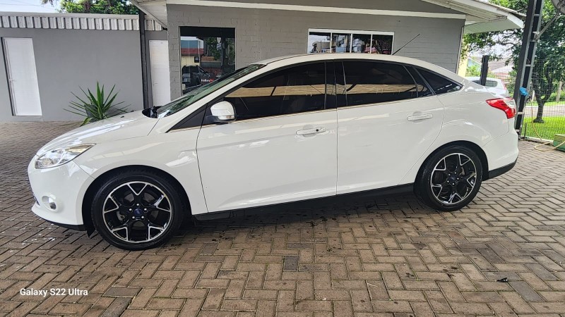 FOCUS 2.0 TITANIUM PLUS SEDAN 16V FLEX 4P AUTOMÁTICO - 2015 - CAXIAS DO SUL