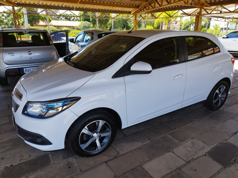 ONIX 1.4 MPFI LT 8V FLEX 4P MANUAL - 2015 - VERANóPOLIS