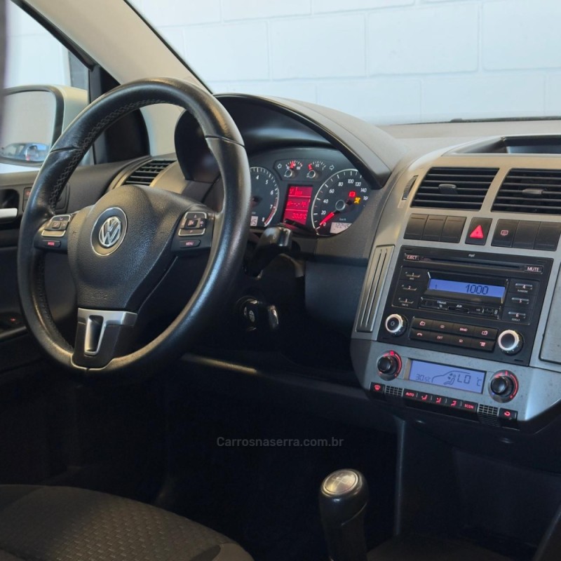 POLO SEDAN 1.6 MI COMFORTLINE 8V FLEX 4P MANUAL - 2014 - NOVO HAMBURGO