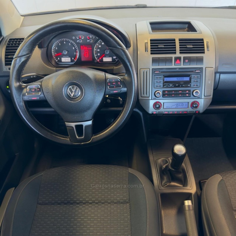 POLO SEDAN 1.6 MI COMFORTLINE 8V FLEX 4P MANUAL - 2014 - NOVO HAMBURGO