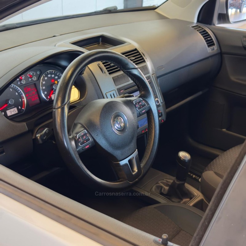 POLO SEDAN 1.6 MI COMFORTLINE 8V FLEX 4P MANUAL - 2014 - NOVO HAMBURGO