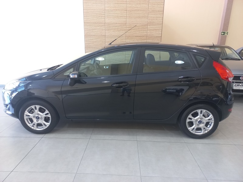 FORD - FIESTA - 2015/2016 - Preta - R$ 49.900,00