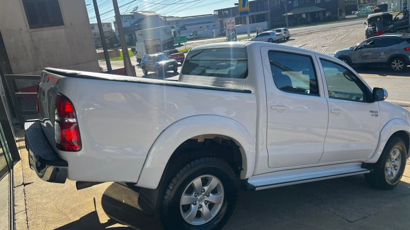 HILUX 2.7 SRV 4X2 CD 16V FLEX 4P AUTOMÁTICO - 2015 - VACARIA