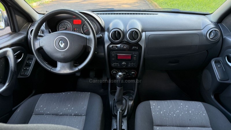 LOGAN 1.6 EXPRESSION 8V FLEX 4P MANUAL - 2013 - DOIS IRMãOS