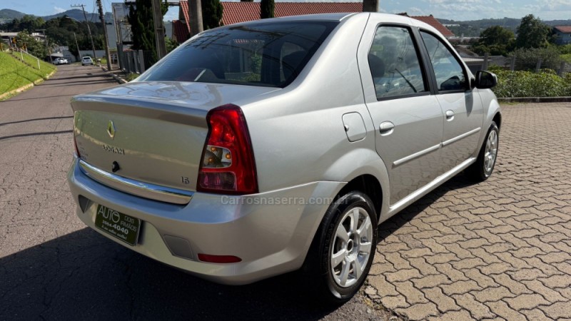 LOGAN 1.6 EXPRESSION 8V FLEX 4P MANUAL - 2013 - DOIS IRMãOS