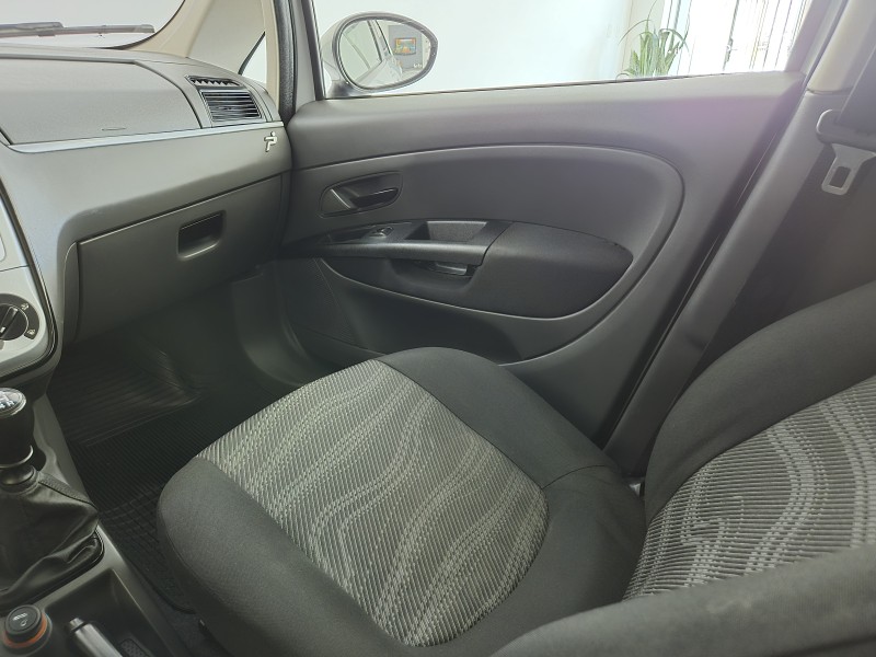 PUNTO 1.4 ATTRACTIVE ITALIA 8V FLEX 4P MANUAL - 2012 - BENTO GONçALVES