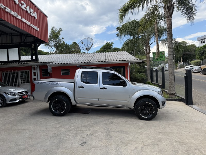FRONTIER 2.5 SV ATTACK 10 ANOS 4X4 CD TURBO ELETRONIC DIESEL 4P MANUAL - 2013 - CAXIAS DO SUL