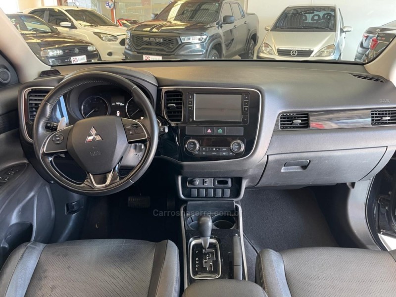 OUTLANDER 2.0 COMFORT 16V GASOLINA 4P AUTOMÁTICO - 2018 - NOVO HAMBURGO