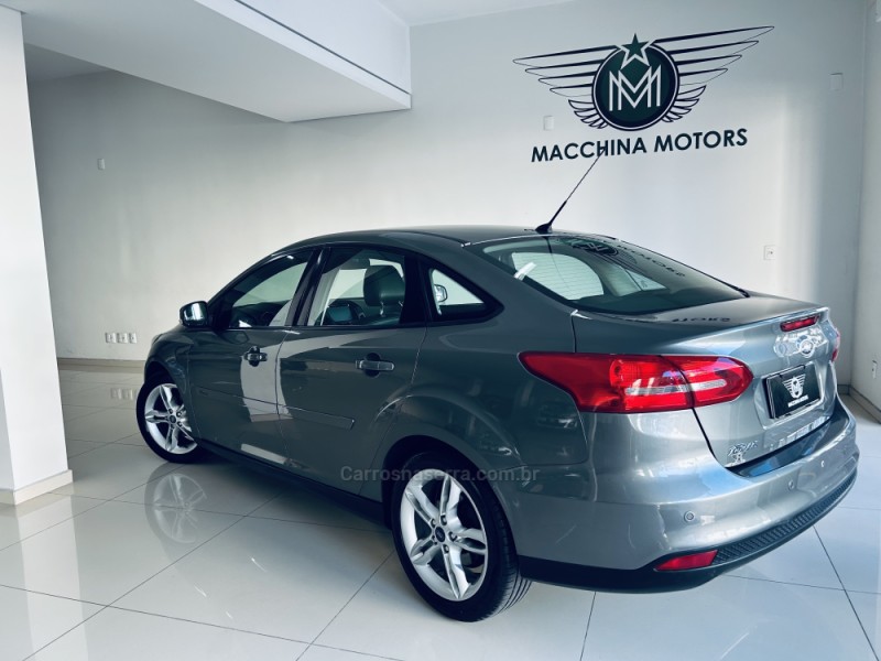 FOCUS 2.0 SE FASTBACK 16V FLEX 4P AUTOMÁTICO - 2016 - CAXIAS DO SUL