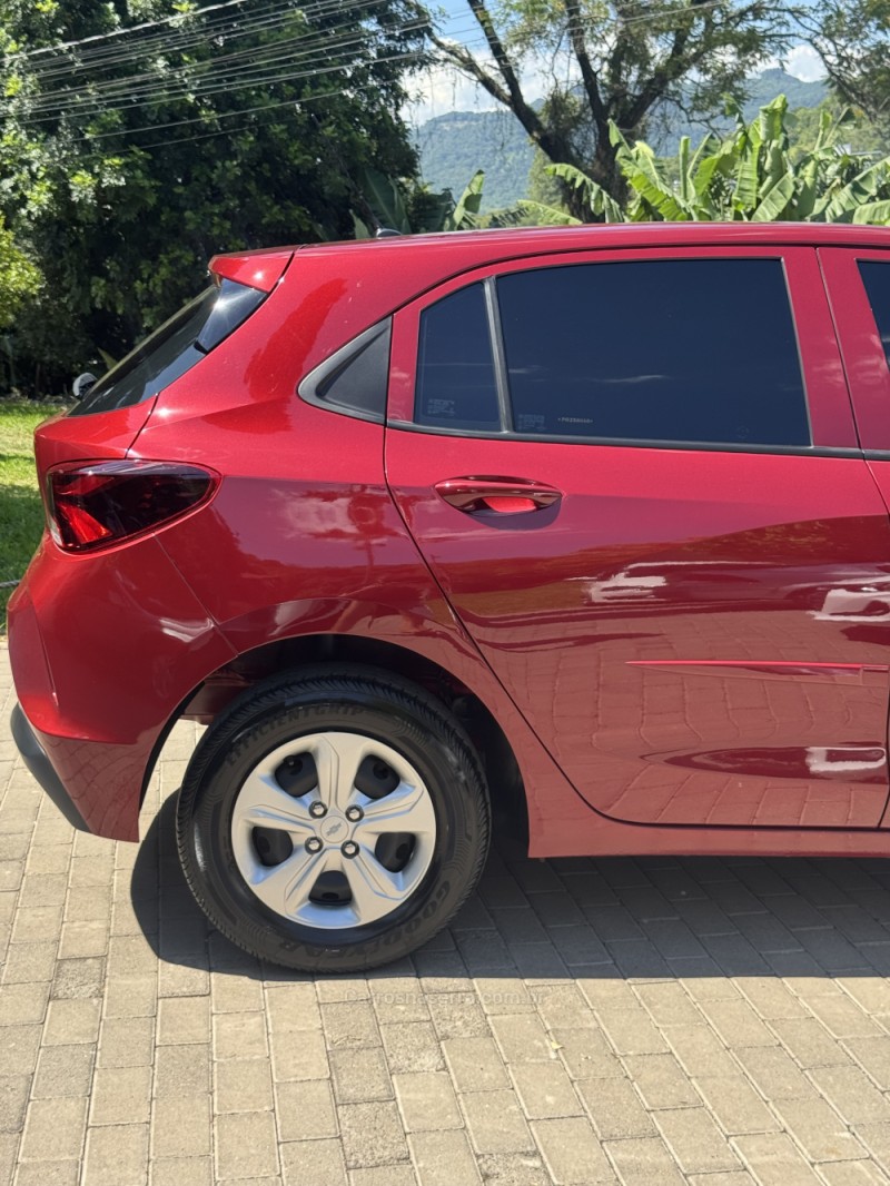 ONIX 1.0 LT 12V FLEX 4P MANUAL - 2023 - ENCANTADO