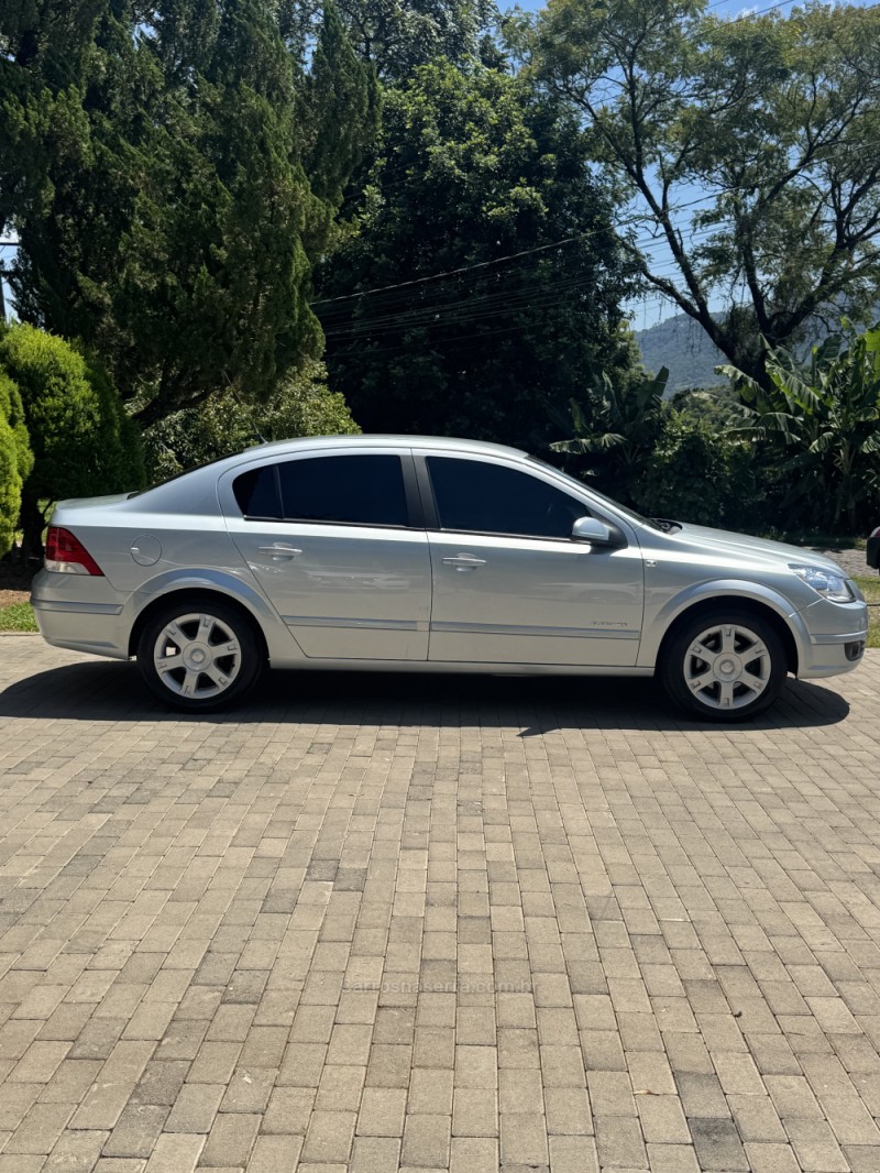 VECTRA 2.0 MPFI ELEGANCE 8V 140CV FLEX 4P MANUAL - 2009 - ENCANTADO