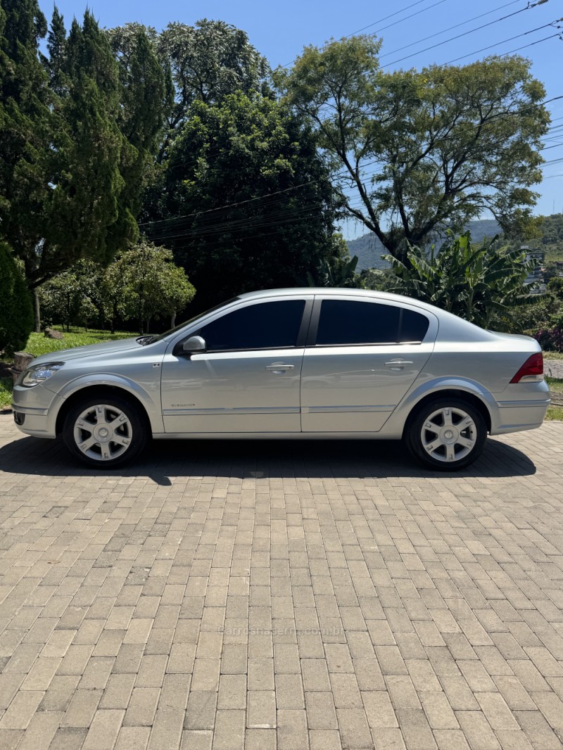 VECTRA 2.0 MPFI ELEGANCE 8V 140CV FLEX 4P MANUAL - 2009 - ENCANTADO