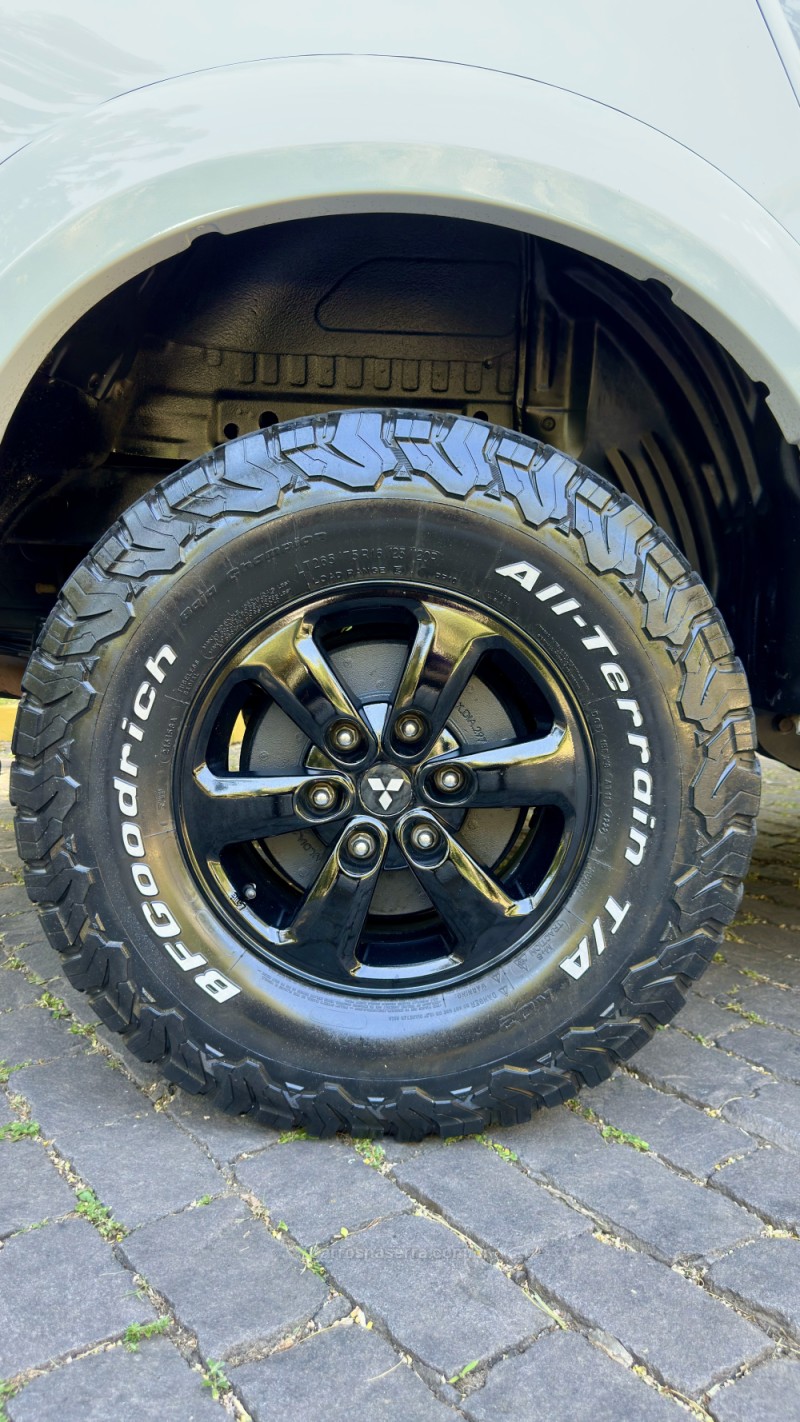 L200 TRITON 3.2 HPE 4X4 CD 16V TURBO INTERCOOLER DIESEL 4P AUTOMÁTICO - 2013 - CAXIAS DO SUL