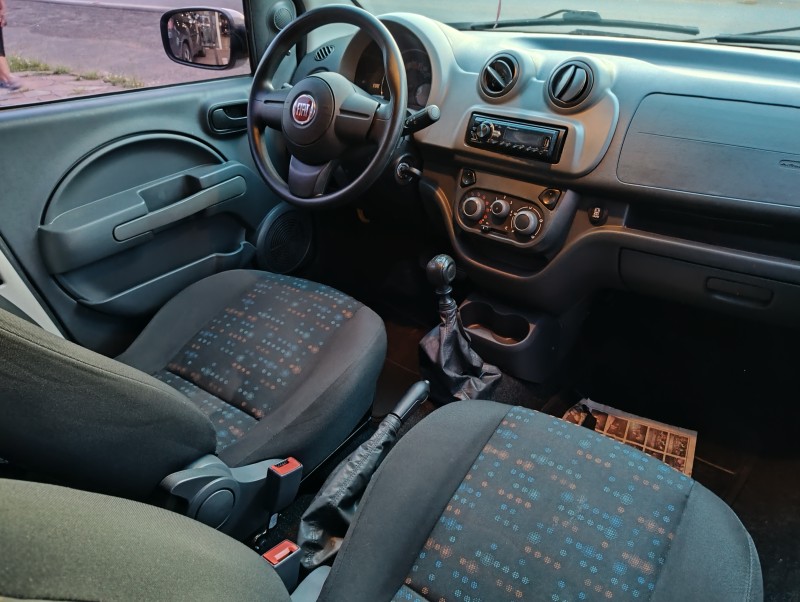 UNO 1.0 EVO VIVACE 8V FLEX 4P MANUAL - 2014 - VACARIA