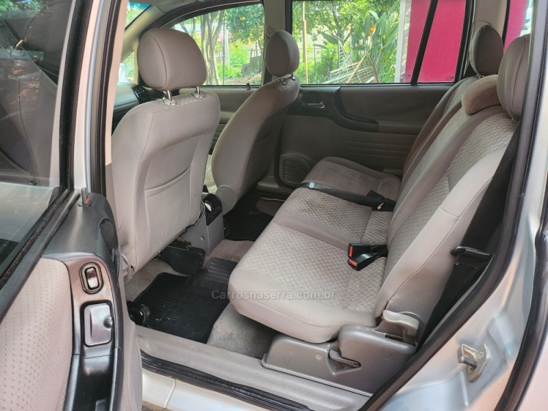 ZAFIRA 2.0 MPFI COMFORT 8V FLEX 4P MANUAL - 2009 - VERANóPOLIS