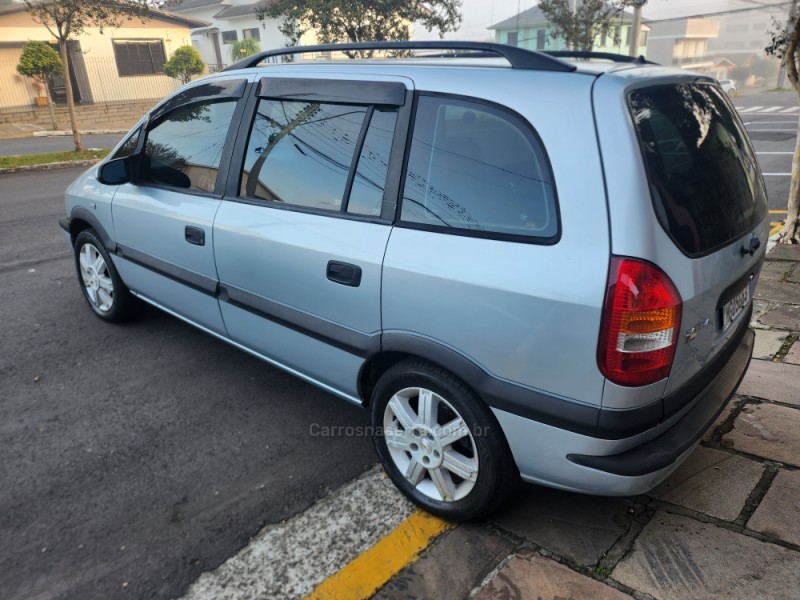 ZAFIRA 2.0 MPFI COMFORT 8V FLEX 4P MANUAL - 2009 - VERANóPOLIS