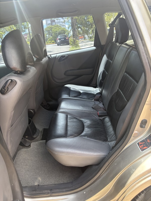 FIT 1.5 LXL 8V GASOLINA 4P AUTOMÁTICO - 2005 - FARROUPILHA