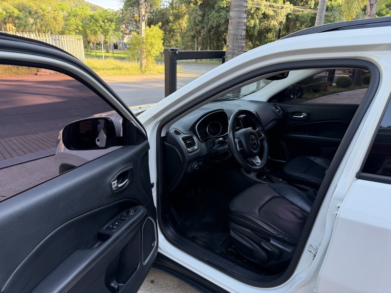 COMPASS 2.0 16V DIESEL LONGITUDE 4X4 AUTOMÁTICO - 2018 - CAXIAS DO SUL