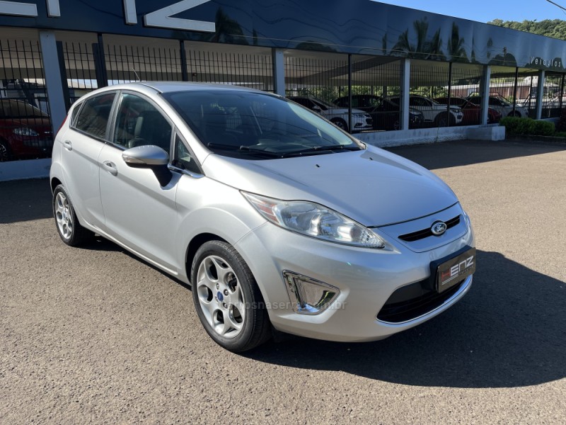 FIESTA 1.6 SE HATCH 16V FLEX 4P MANUAL - 2012 - BOM PRINCíPIO