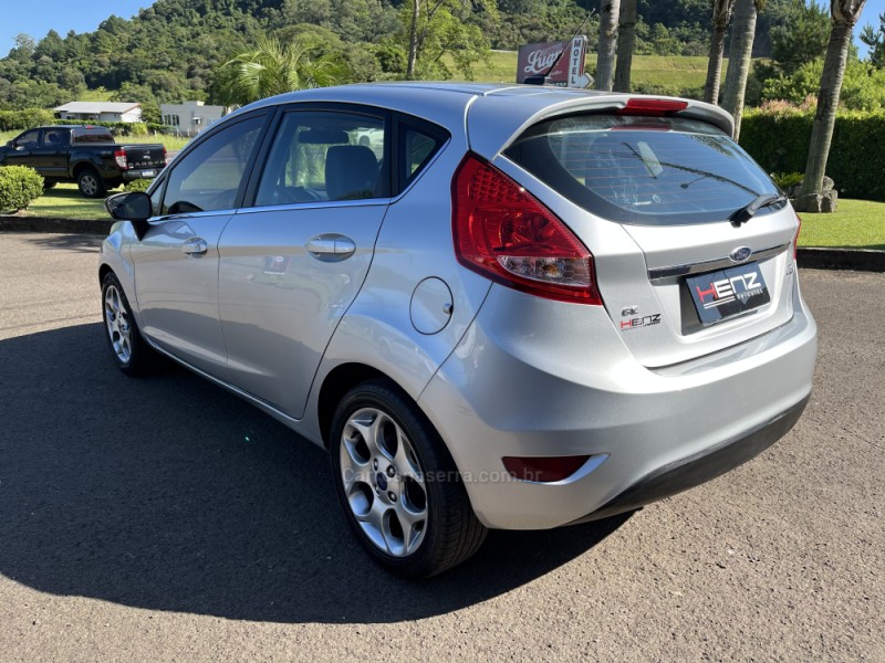 FIESTA 1.6 SE HATCH 16V FLEX 4P MANUAL - 2012 - BOM PRINCíPIO