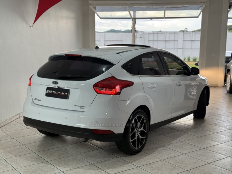 FOCUS 2.0 TITANIUM PLUS 16V FLEX 4P AUTOMÁTICO - 2017 - GUAPORé