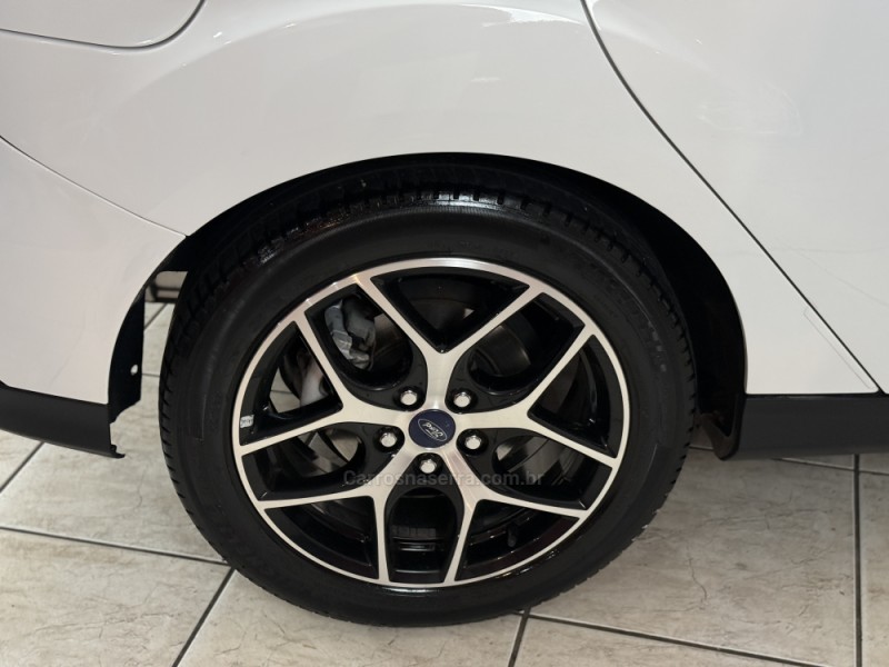 FOCUS 2.0 TITANIUM PLUS 16V FLEX 4P AUTOMÁTICO - 2017 - GUAPORé