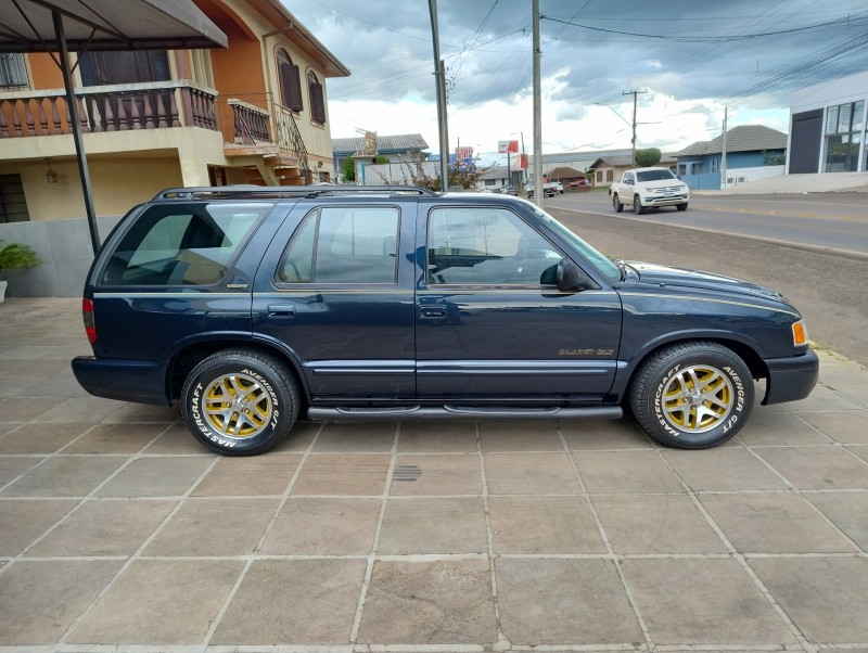 BLAZER 4.3 SFI DLX EXECUTIVE 4X2 V6 12V GASOLINA 4P MANUAL - 1999 - VACARIA