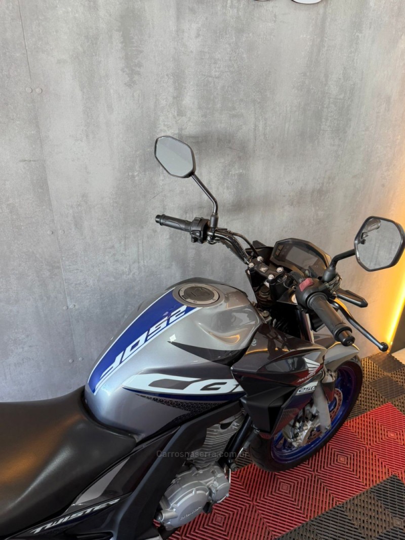CB 250F TWISTER CBS - 2020 - PORTãO