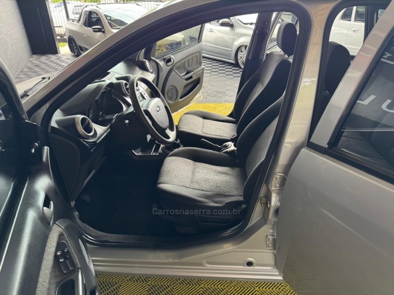 FIESTA 1.6 MPI CLASS HATCH 8V FLEX 4P MANUAL - 2011 - CAXIAS DO SUL