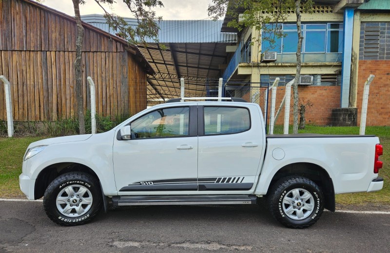 S10 2.4 LT 4X2 CD 8V FLEX 4P MANUAL - 2014 - VENâNCIO AIRES