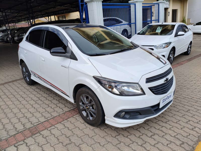 ONIX 1.4 MPFI EFFECT 8V FLEX 4P MANUAL - 2016 - BOM PRINCíPIO