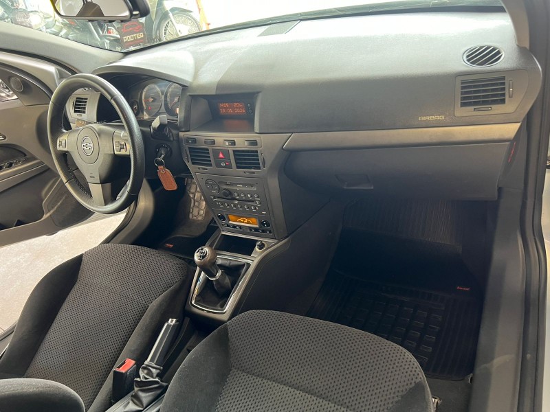 VECTRA 2.0 MPFI GT HATCH 8V FLEX 4P MANUAL - 2011 - CAXIAS DO SUL