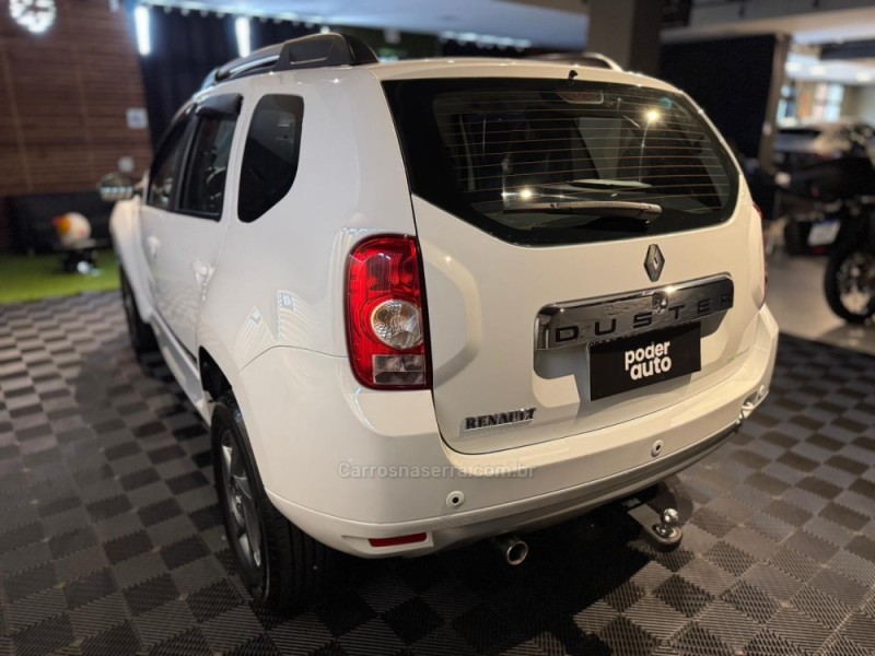 DUSTER 1.6 TECH ROAD 4X2 16V FLEX 4P MANUAL - 2014 - FARROUPILHA