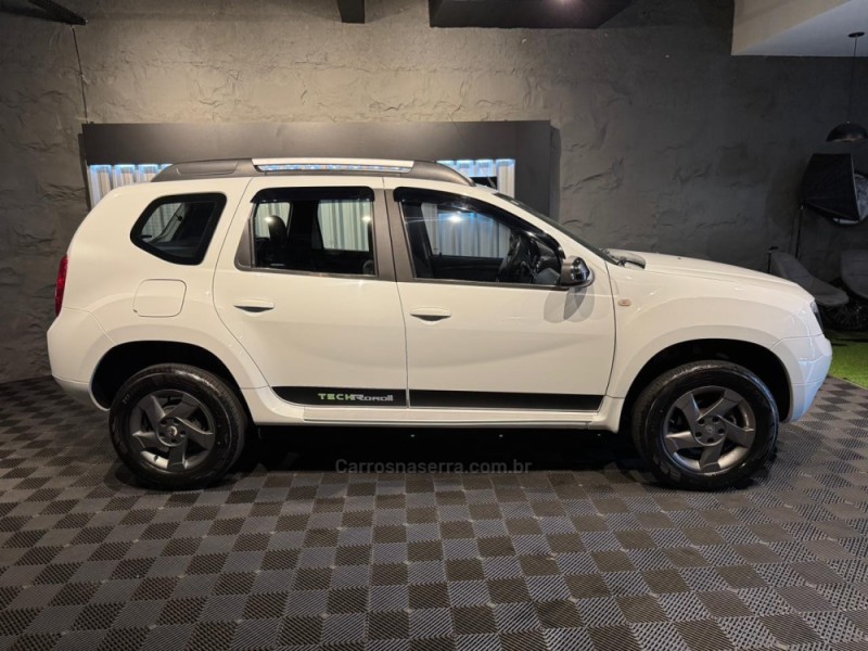 DUSTER 1.6 TECH ROAD 4X2 16V FLEX 4P MANUAL - 2014 - FARROUPILHA