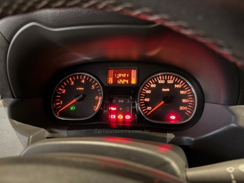 DUSTER 1.6 TECH ROAD 4X2 16V FLEX 4P MANUAL - 2014 - FARROUPILHA