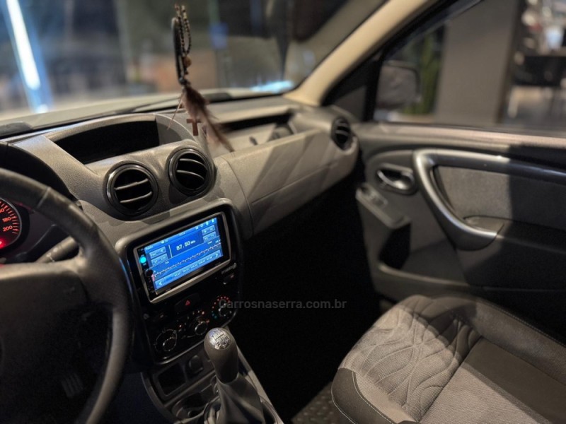 DUSTER 1.6 TECH ROAD 4X2 16V FLEX 4P MANUAL - 2014 - FARROUPILHA