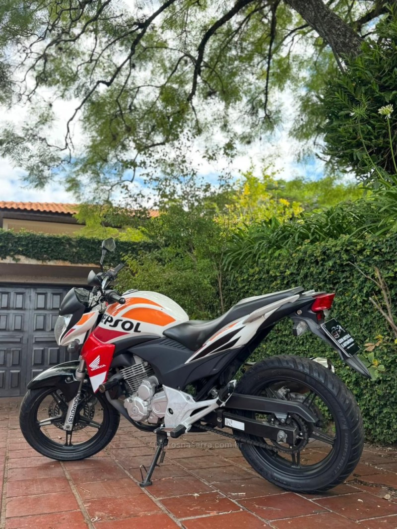 CB 300R  - 2014 - LAJEADO