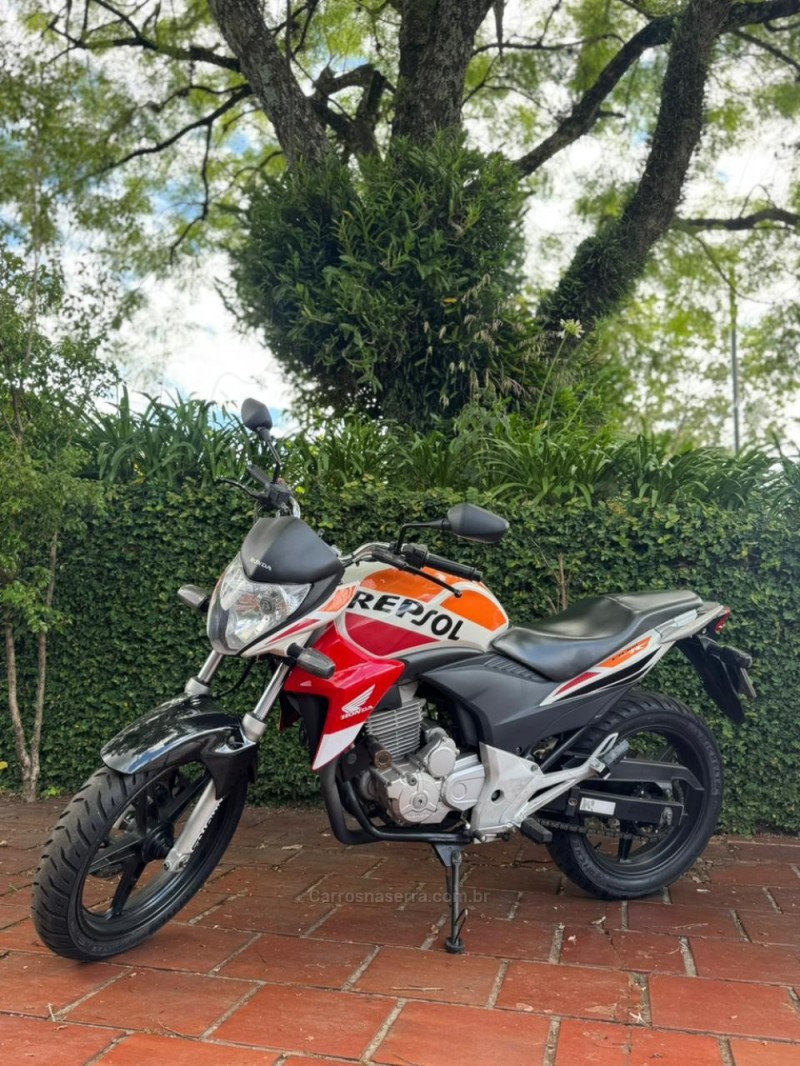 CB 300R  - 2014 - LAJEADO