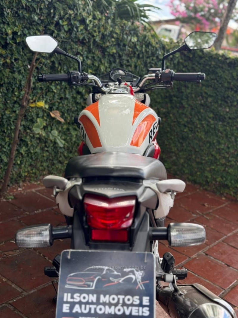 CB 300R  - 2014 - LAJEADO