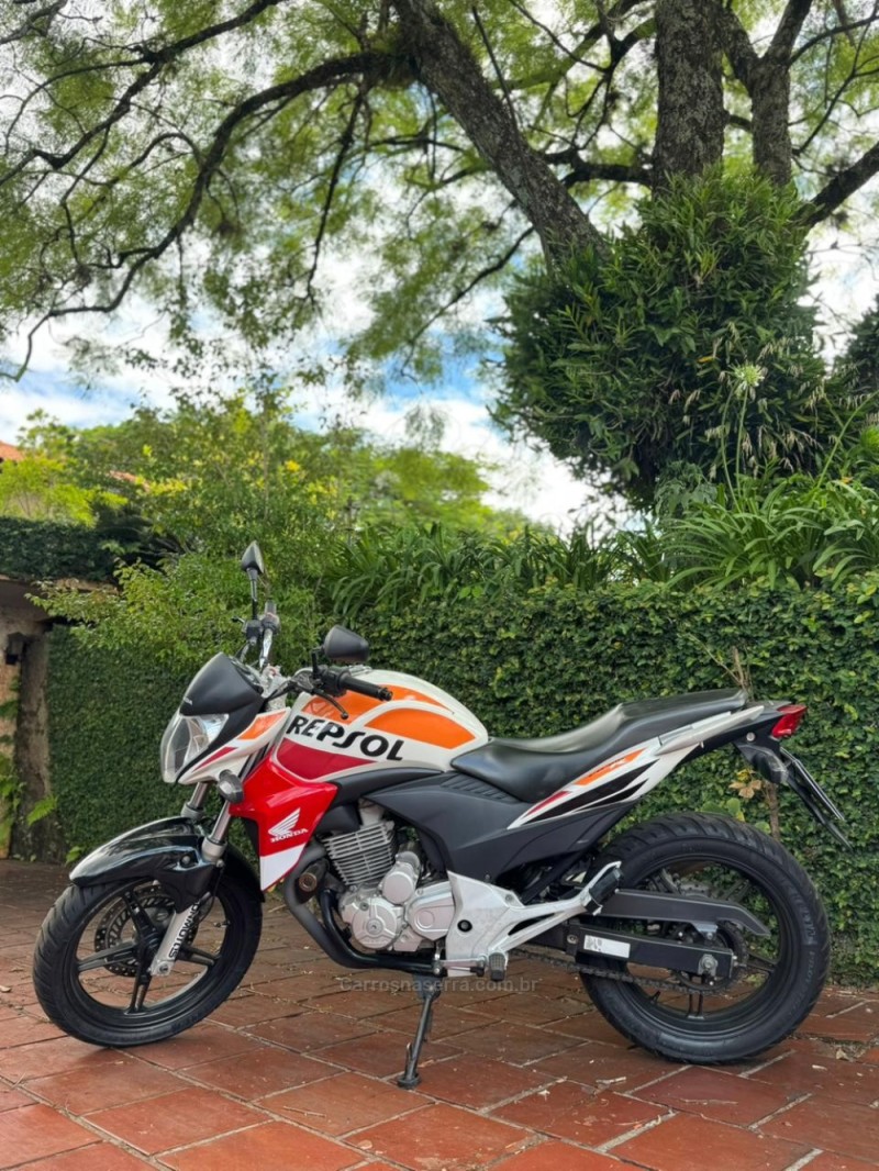 CB 300R  - 2014 - LAJEADO
